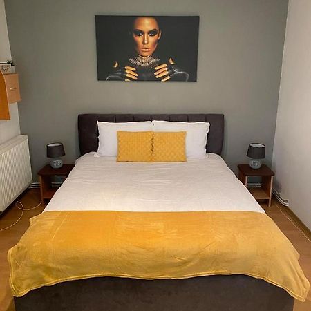 Best Home Hunedoara Luaran gambar